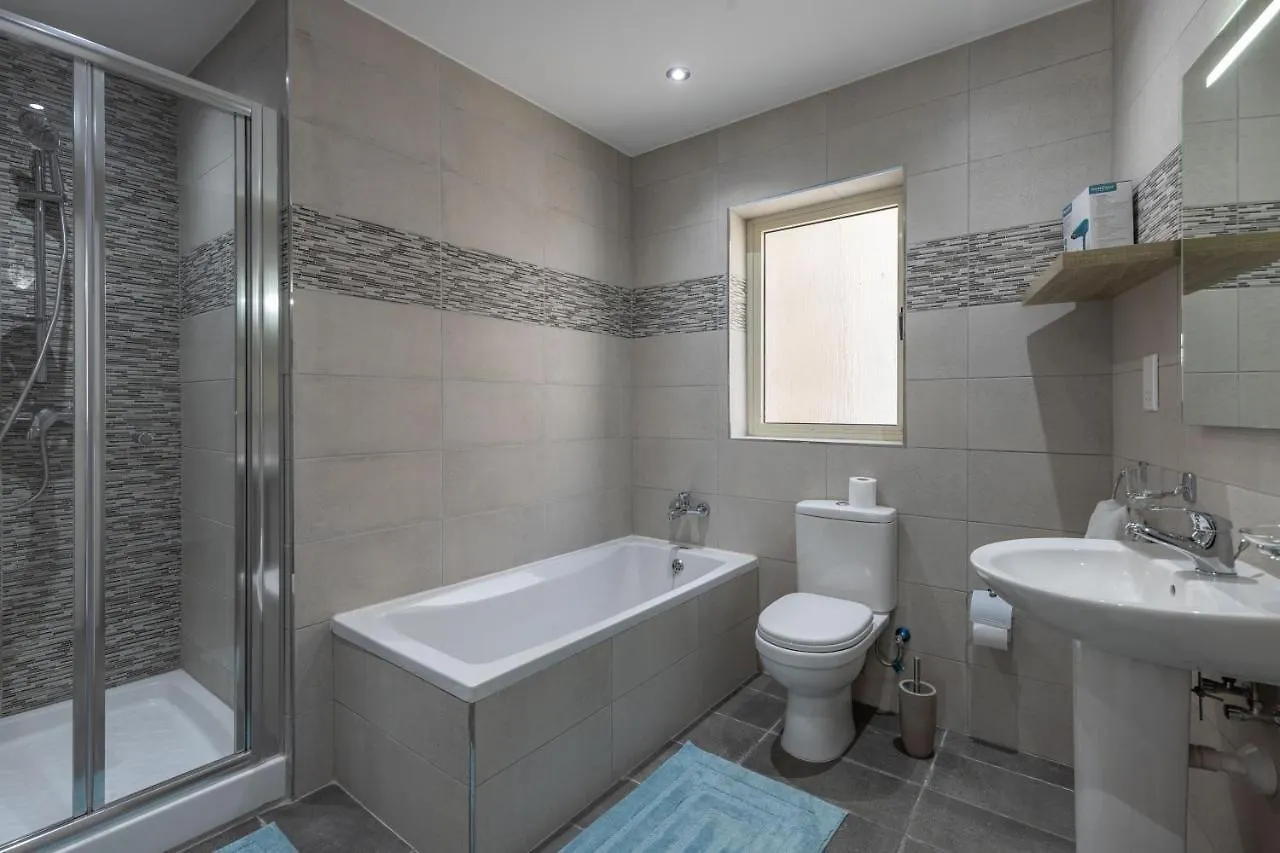 Sliema Bedrooms With Ensuite Bathrooms