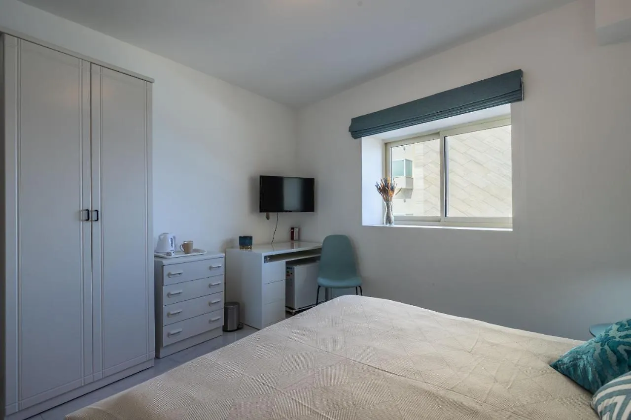 Sliema Bedrooms With Ensuite Bathrooms