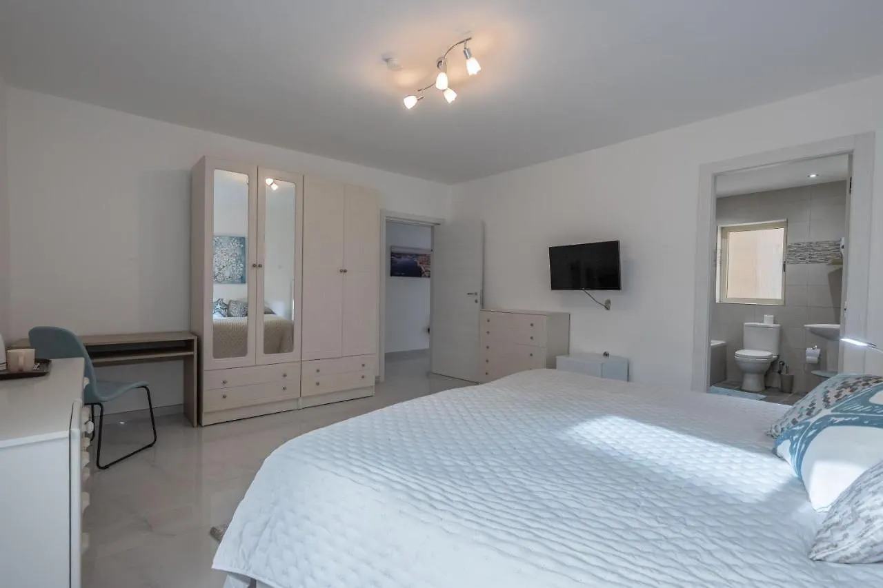 Sliema Bedrooms With Ensuite Bathrooms Malta